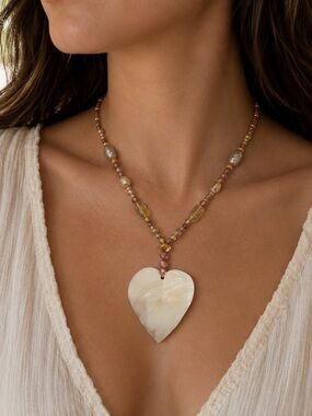 Elegant Heart shell Pendant Necklace